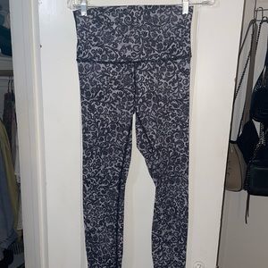 Lululemon leggings black and gray